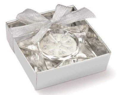 Sternförmiger Teelichthalter aus Glas Geschenkverpackung mit transparentem Deckel und silbernem Band.